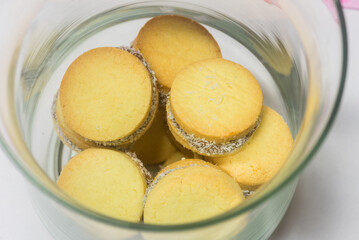 mini cornstarch pastry to celebrate a birthday party