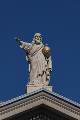 Naklejka premium Moses and Aaron Church (Mozes en Aaronkerk) at Waterlooplein neighborhood is officially Roman Catholic Church of St. Anthony of Padua (Sint-Anthoniuskerk, 1841). Amsterdam, The Netherlands.