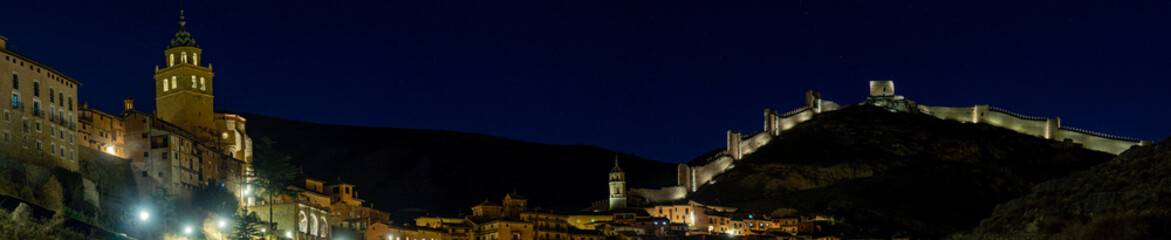 Fototapeta na wymiar Albarracín, population of the province of Teruel seen at night