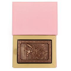 Three-dimensional drawing of flowers on chocolate in a gift box