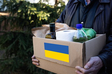 box full of food for Ukrainian refugees