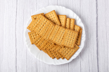 Plate with cornstarch biscuit on the table.