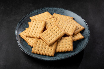 Plate with cornstarch biscuit on the table.