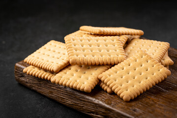 Plate with cornstarch biscuit on the table.