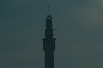 Obraz premium weather tower of city istanbul