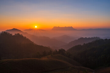 Fototapeta premium The great view of DOI LUANG CHIANG DAO view point, HA-DU-BI with a golden times of sky
