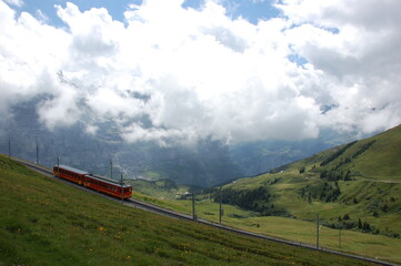 山と電車