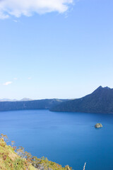 Fototapeta premium 青く神秘的な湖 摩周湖 