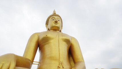 golden buddha statue