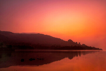 Naklejka premium sunset over lake