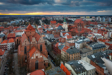 Obraz premium Architecture of the old town in Torun at sunset, Poland.