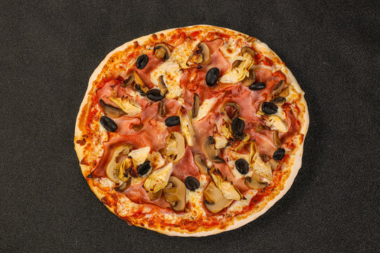 Pizza with artichoke and sausages