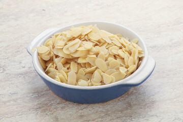 Almond nut slices for culinary