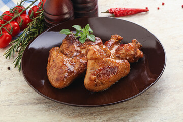 Roasted chicken wings with spicy sauce