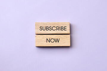 Wooden plates with the inscription: subscribe now
