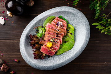 sashimi with tuna and avocado