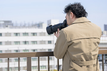探偵や刑事の張り込みっぽい感じ　アップ