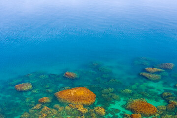 Fototapeta na wymiar emerald sea bay with stony coast