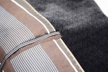 Bekleidung vor weißem Hintergrund