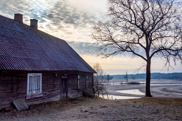 Wiosenny poranek w dolinie rzeki Narwi, Podlasie, Polska