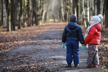 Fototapeta premium Children walk in the autumn park