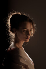 Beautifull woman portrait in warm light
