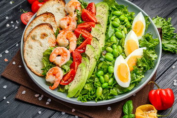 Salad with shrimp, avocado and egg