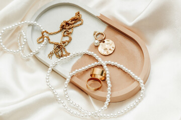 Gypsum marble decorative stand and gold and pearl decoration.