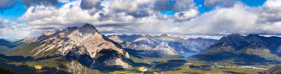 Fototapeta na wymiar Bow Valley in Banff national park