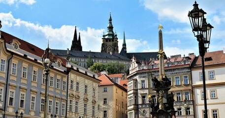 Obraz premium Walking to Prague Castle