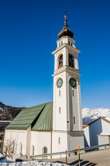 Obraz premium Pontresina, Dorfkirche, Sankt Nikolaus, Engadiner Dorf, Oberengadin, Engadin, Alpen, Graubünden, Wanderweg, Winter, Wintersport, anglauf, Schweiz