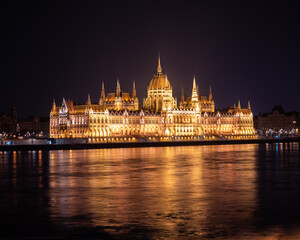 Fototapeta na wymiar Budapest parliament at night with Danube and city lights
