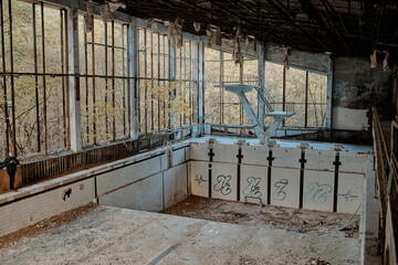 Fototapeta na wymiar swimming pool abandoned city of pripyat in the chernobyl zone