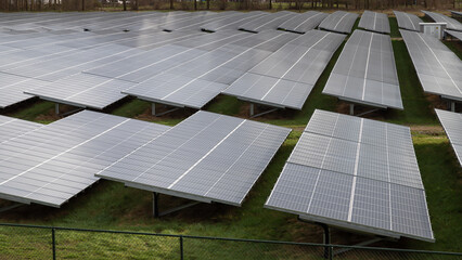 Large amounts of solar panels in the field.