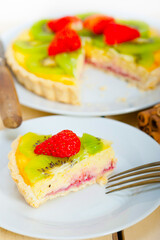 kiwi and strawberry pie tart