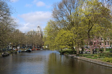 Au loin, le Rijksmuseum (Amsterdam)