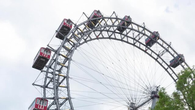 Wiener Riesenrad im Prater. Ber&uuml;hmte Sehensw&uuml;rdigkeit in Wien.