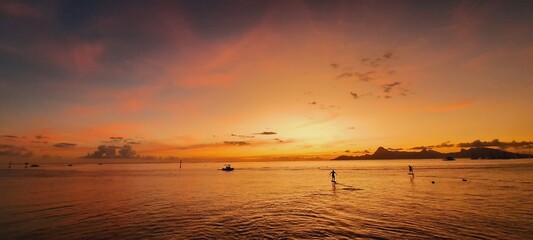 foil dans le lagon de tahiti face à moorea