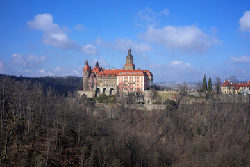 Zamek, pałac w Książu, Województwo Dolnośląskie, Polska. Widok ogólny jak i wnętrza. Wspaniała architektura. © Roman Trojanowski