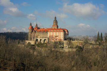 Zamek, pałac w Książu, Województwo Dolnośląskie, Polska. Widok ogólny jak i wnętrza. Wspaniała architektura. © Roman Trojanowski