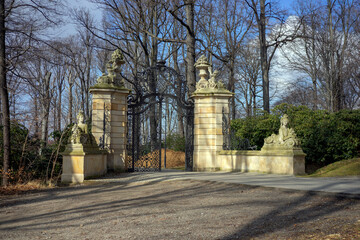 Zamek, pałac w Książu, Województwo Dolnośląskie, Polska. Widok ogólny jak i wnętrza. Wspaniała architektura. © Roman Trojanowski