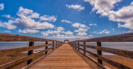 Obraz premium Tropical Pier Over Sea Against Sky In Kauai, HI