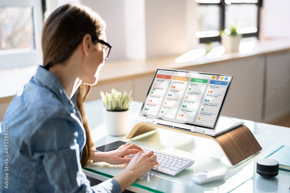 Poster Project Manager Using Agile Software