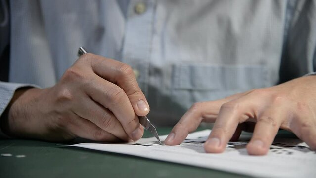 Teacher is making answer key template for multiple choices examimation test