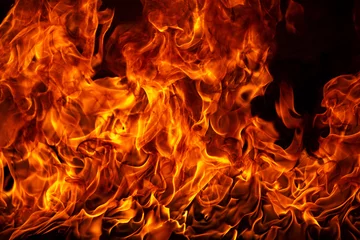 Foto op Aluminium Brand vlammen op zwarte achtergrond. Vuur branden vlam geïsoleerd, abstracte textuur. Vlammend effect met brandend vuur. © Volodymyr