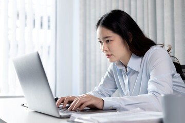 Businesswoman using laptop for financial and accounting work, Using computers to conduct financial transactions because the convenience, Freelancers work, Online communication, Internet, Wireless.
