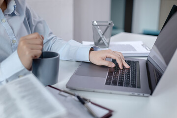 Businesswoman using laptop for financial and accounting work, Using computers to conduct financial transactions because the convenience, Freelancers work, Online communication, Internet, Wireless.