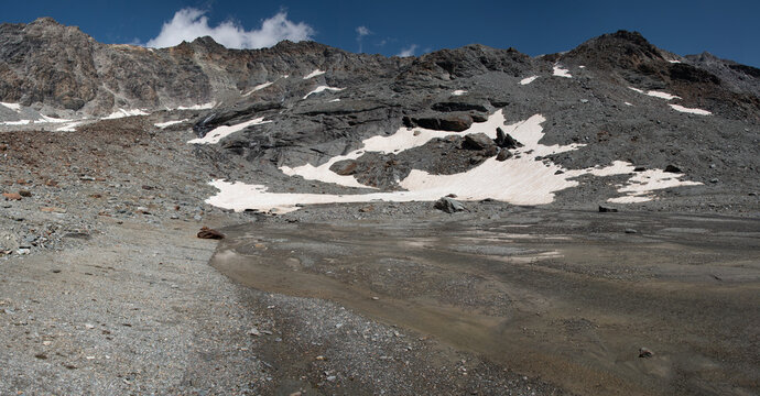 superb panoramic view of the mountain range overlooking the lake of genepy in the national park of vanoise in the french alps