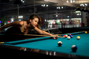 beautiful brunette about to shoot snooker