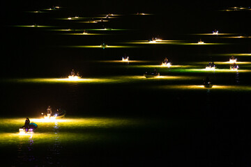 海上の未確認物体